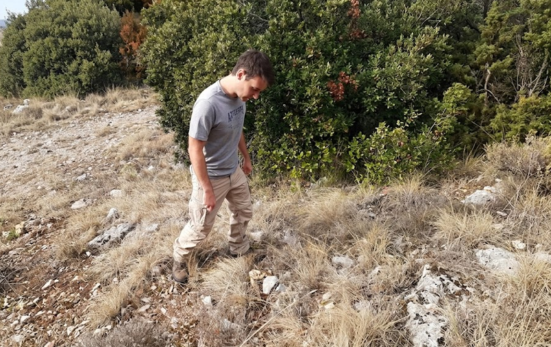 Prospection dans éboulis